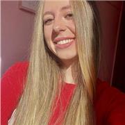 Estudiante de educación primaria y graduada en educación infantil